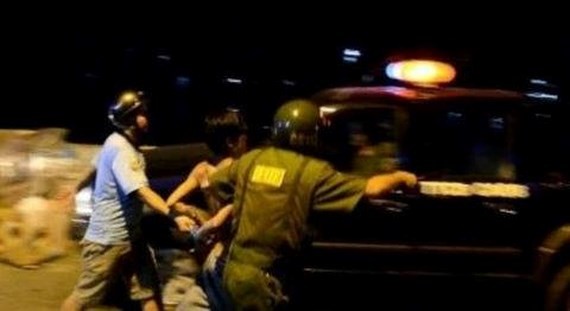 被拘押的歹徒。(示意圖源:互聯網)