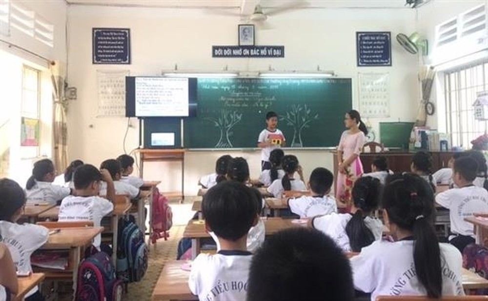 本市新學年不調升學費。圖為市平盛郡朱文安小學某班課堂場景一瞥。