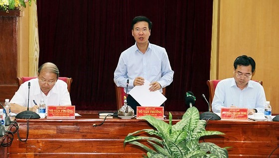 中央宣教部長武文賞（中）在會議上發表講話。