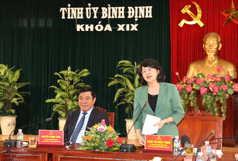 國家副主席鄧氏玉盛在會議上發表講話。(圖源:范柯)