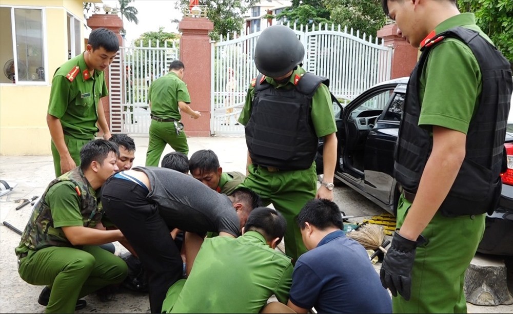 駕車闖公安機關擾亂者被捕 ảnh 1