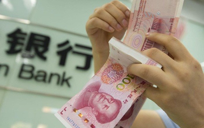 國家銀行第19號《通知》：在越、中邊界進行貿易活動的商人與居民在支付商品和服務時可以自由兌換外幣，越盾或人民幣均可。（示意圖源：CNB）