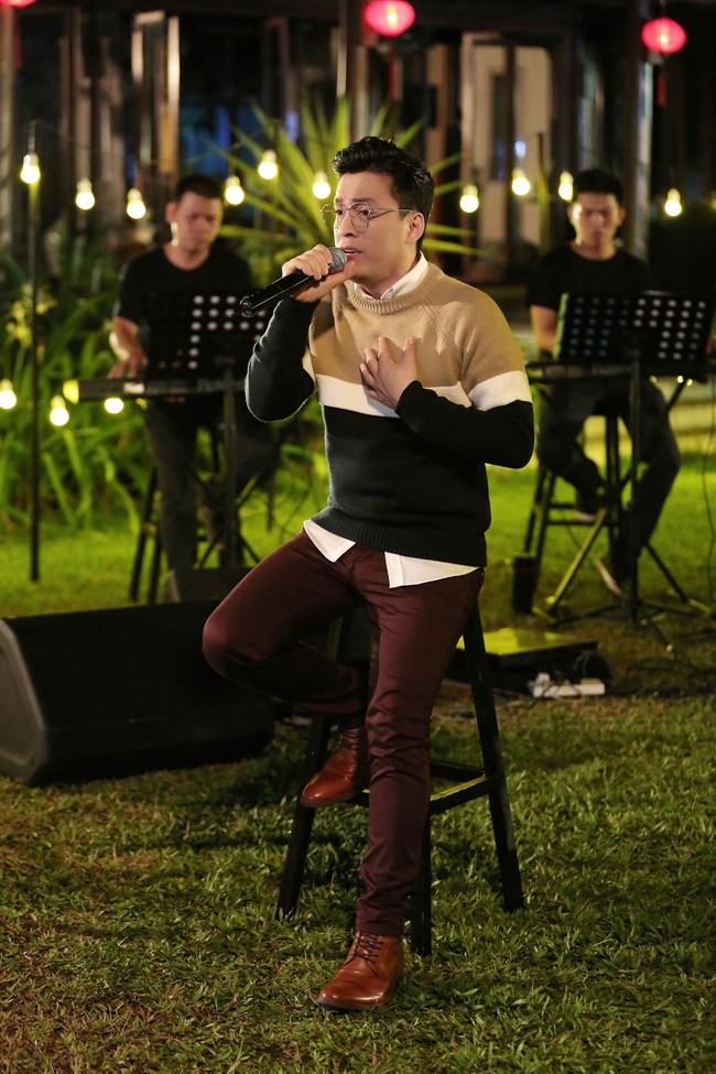 歌手藍長在《藍長九時演唱》網絡節目上。