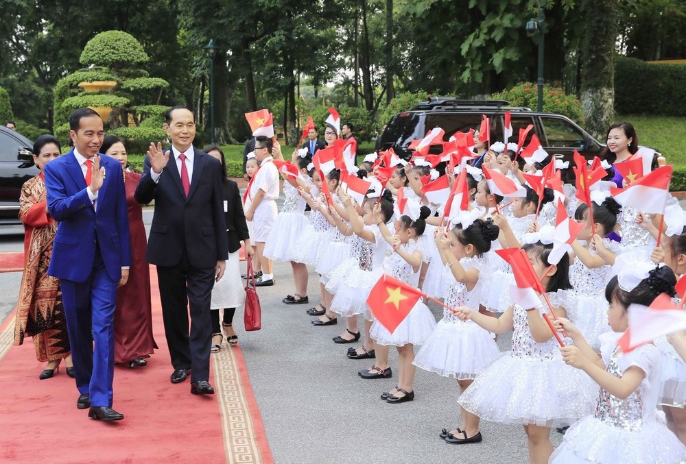 國家主席陳大光和夫人在主席府隆重舉行歡迎印尼總統佐科‧維多多和夫人儀式。（圖源：顏創）