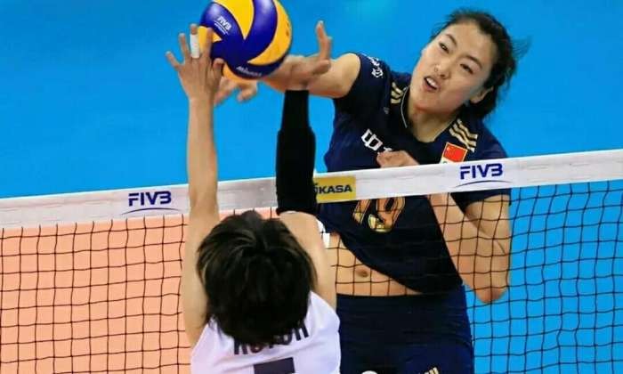 中國女排隊（黑衣）。