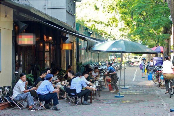 青年最常光顧的地方是咖啡店。