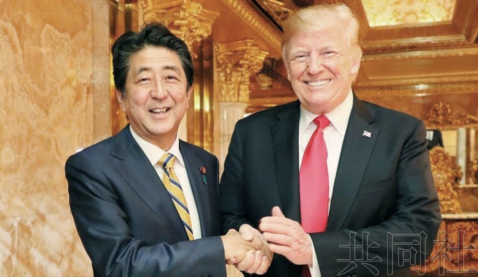 日本首相安倍晉三(左)與美國總統特朗普。(圖源:共同社)