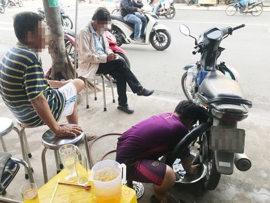 在本市修車廠工作的外省童工。