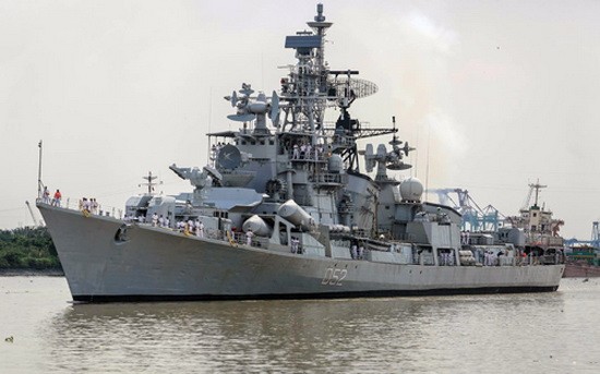印度海軍“拉那”號驅逐艦抵達本市西貢港。(圖源:成阮)