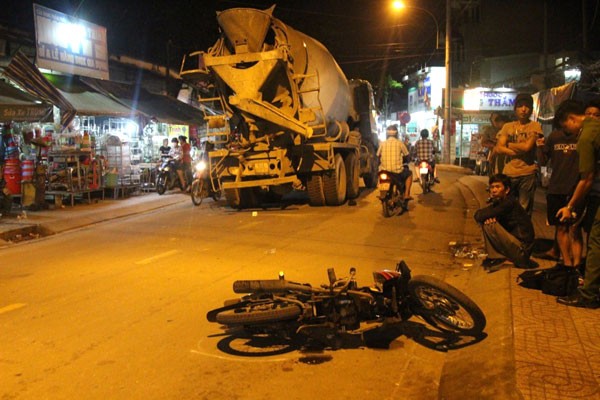 八月二十日晚上，第九郡杜春合街發生了一起交通事故，導致一人死亡的現場。