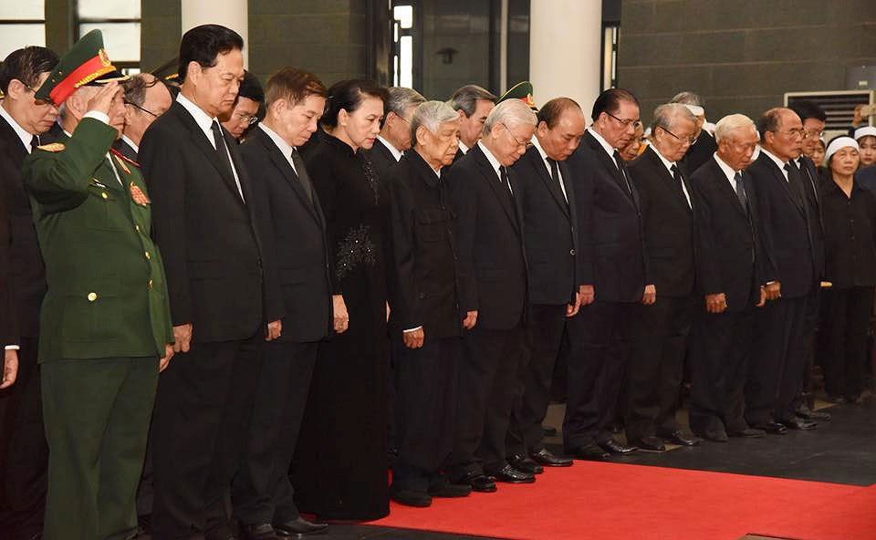 原總書記杜梅弔唁儀式昨日舉行 ảnh 1