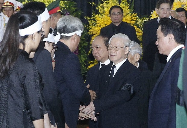 原總書記杜梅弔唁儀式昨日舉行 ảnh 2