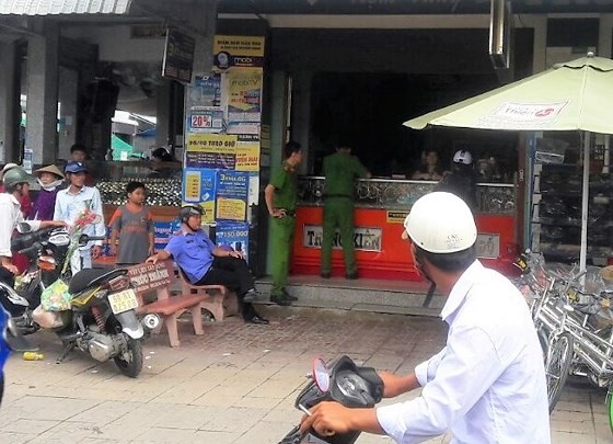 遭搶劫的金鋪。（圖源：玉正）