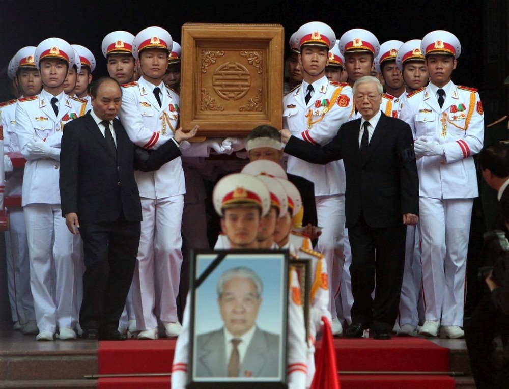 送別原總書記杜梅至最後安息之地 ảnh 1