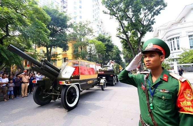 送別原總書記杜梅至最後安息之地 ảnh 2