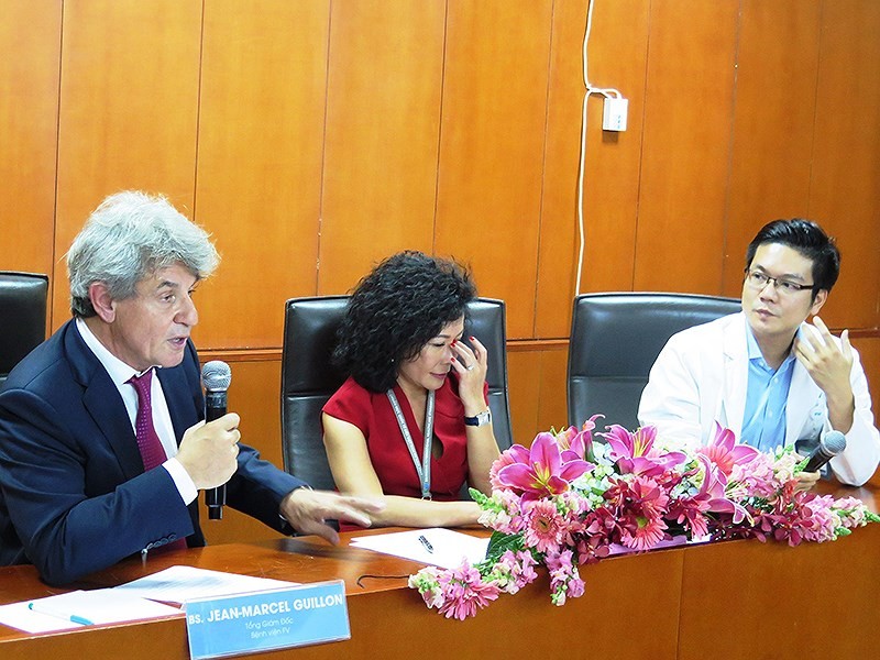 法越醫院召開新聞發佈會並且回答有關問題。