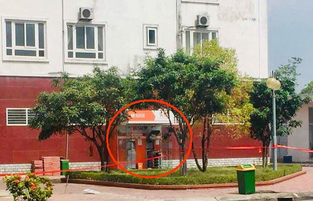 圖中畫紅圈的是疑放爆炸物的櫃員機。（圖源：光壽）