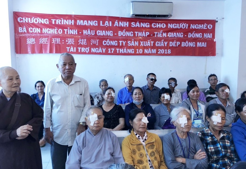 李庭輝大伯代表福慧慈善組親切問候在座各清貧戶。