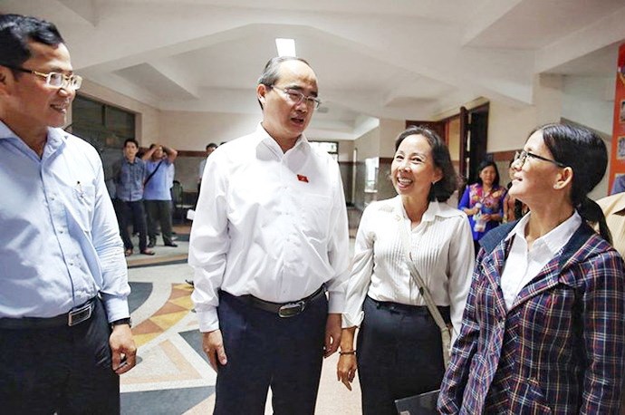 市委書記阮善仁與第四郡選民接觸。（圖源：玉陽）