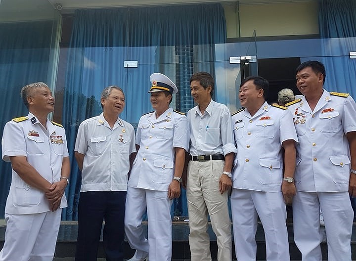 “無編號船隊”的歷屆退役軍人重溫那無法忘記的光輝歲月。（圖源：懷南）