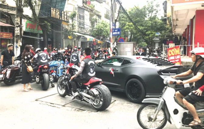 豪車成群結隊迎新娘受熱議。