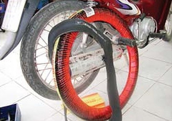 沒良心修車師傅最普遍的伎倆是給顧客補胎時，利用車主不留心，馬上割掉車胎或破壞車胎打氣口，令車主非更換新不可。