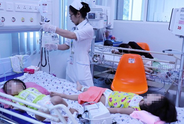 市衛生防疫中心：３種疫情持續升溫。圖為入住市第一兒童醫院傳染科治療的手足口病病童。（圖源：春梅）