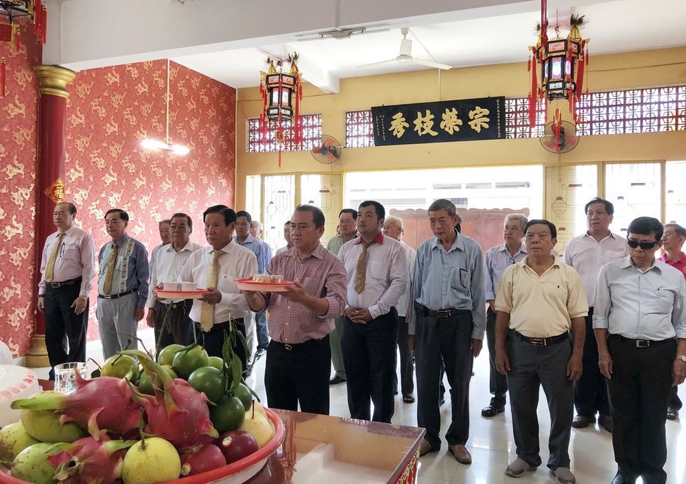 全體理監事會、宗親近百人齊聚一堂，共祭先祖，緬懷祖德。