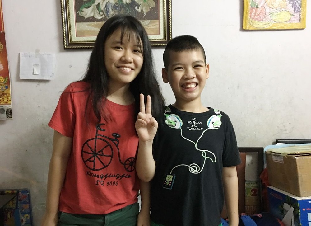 潘煌聰兩姐弟合照。