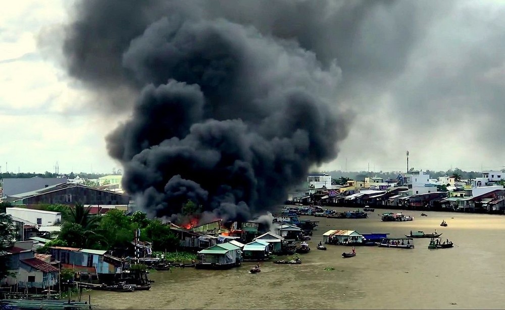 丐凌水上市集河畔區火警現場。（圖源：俊光）