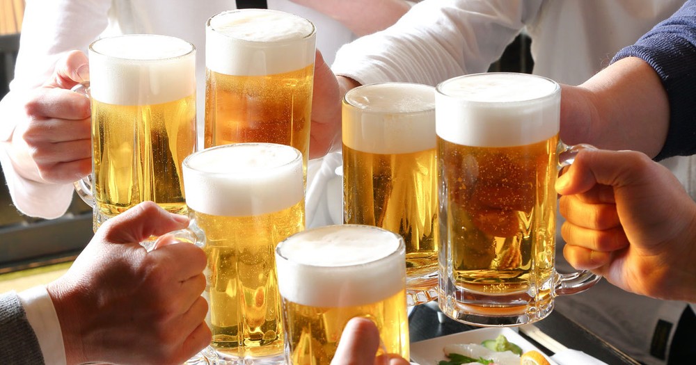 暴飲不僅對身體和精神健康造成傷害，而且對家庭社會也產生不良影響。（示意圖源：互聯網）