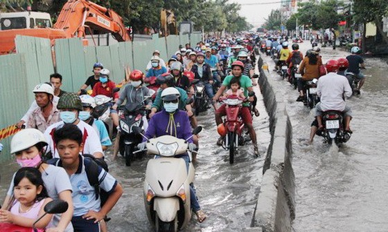 經常受淹、堵車，使民眾不停“叫苦”的黃晉發街。