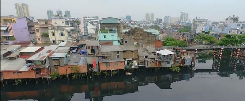 第八郡沿河岸的違章房。