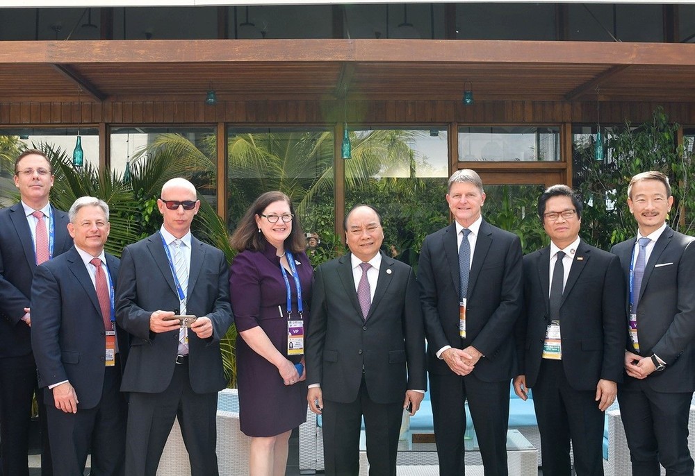 阮春福總理（前中）接見美國企業家代表團。（圖源：統一）