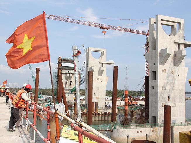 市民希望10萬億元項目早日復工以擺脫潮汛所致的受淹困境。