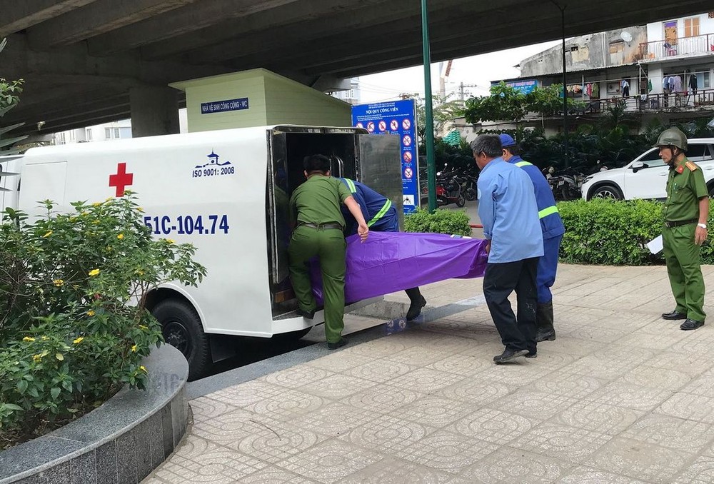 西貢河上驚現男屍 ảnh 1