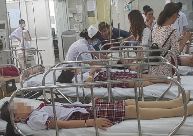 手腳架倒塌致25名學生受傷 ảnh 1