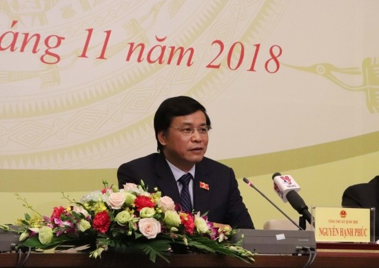 國會秘書長、國會辦公廳主任阮幸福主持新聞發佈會並答記者問。（圖源：曰河）