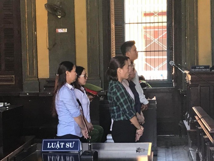 出庭受審的6名涉案被告人。（圖源：光平）