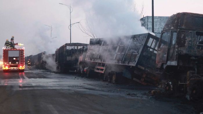 爆炸現場。（圖源：新華社）