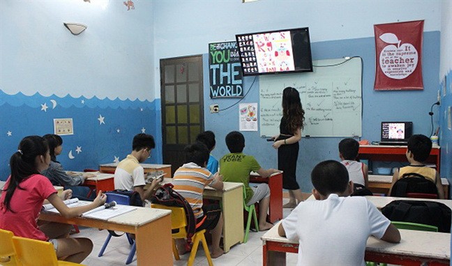 售價一億八千萬元，高出市價一倍的互動面板卻走進了本市各所學校的課堂裡。