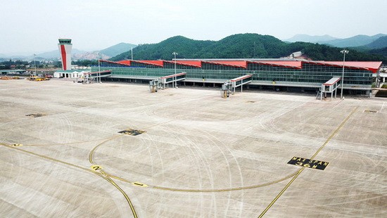 自本月30日起，越航通過雲屯國際航空港正式開通連結本市與廣寧省的航線。（圖源：D.Ngọc）