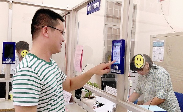 民眾透過軟件對和盛坊公務員的服務態度進行評價。