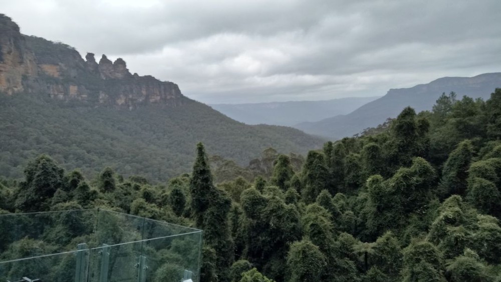 藍山３姐妹峰與周邊宏偉的風景。