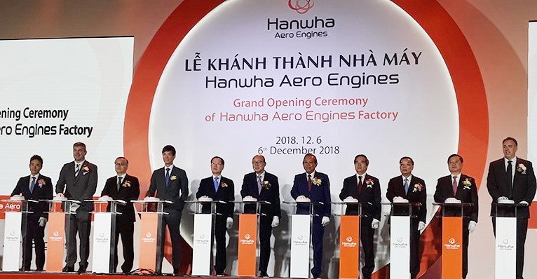 由韓國韓華集團投資的首家飛機零件生產廠落成儀式。（圖源：阮草）