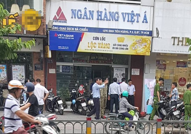 警方迅速趕到事發地點，封鎖現場進行勘查。（圖源：黎齋）