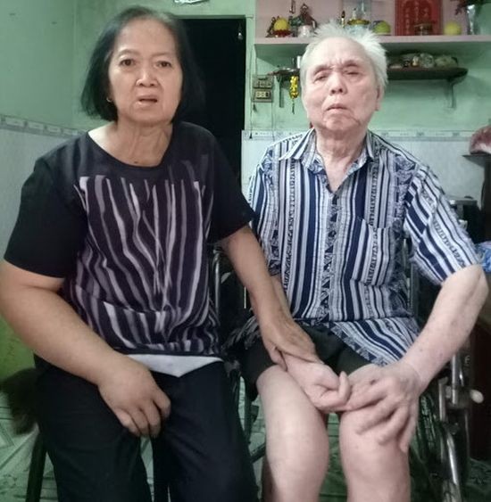 李群與丈夫期待早日入院醫病。