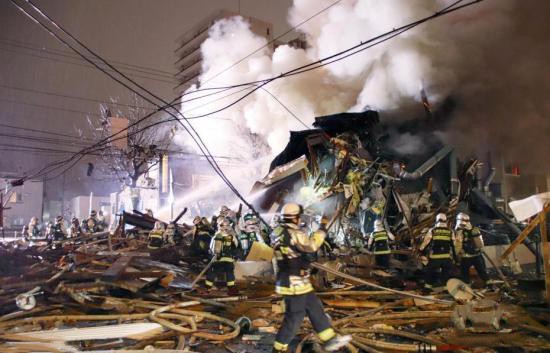 事發建築物倒塌，幾乎被夷為平地。（圖源：互聯網）