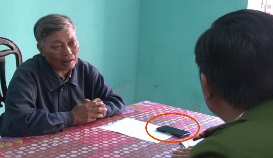 被抓獲的竊匪阮文海與物證（紅圈示）。（圖源：文勝）