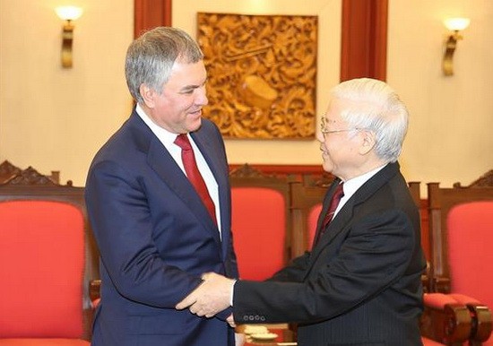 總書記、國家主席阮富仲與俄國杜馬主席親切交談。（圖源：越通社）